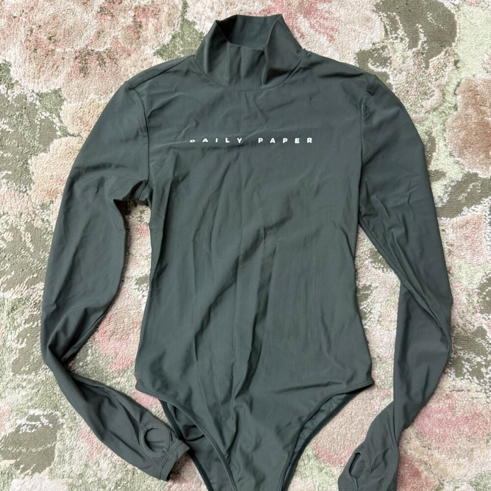 Daily Paper Logo Mock Neck Long Sleeve Green Bodysuit Top Womens Small Button